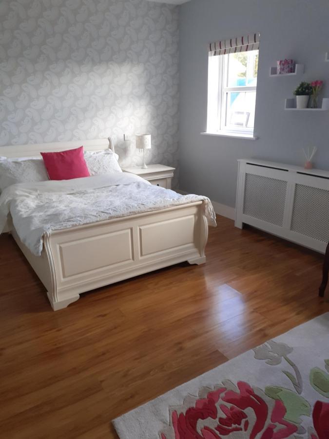 Private Room In Superb House Bed 1 Nobber Extérieur photo